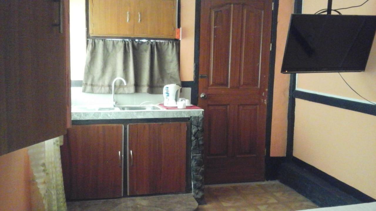 Larmar Bed And Breakfast Puerto Princesa Bilik gambar